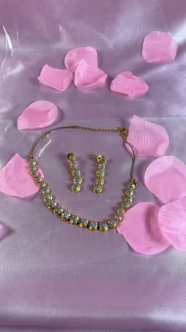 Two Toned Necklaces Set